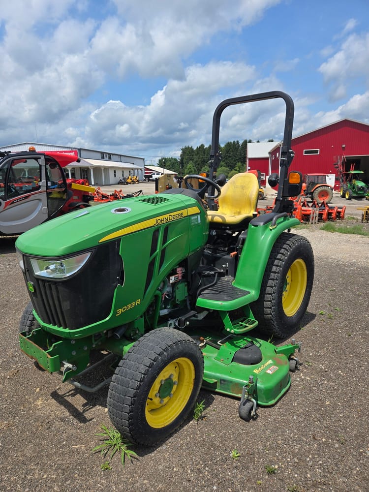 John Deere 3033R