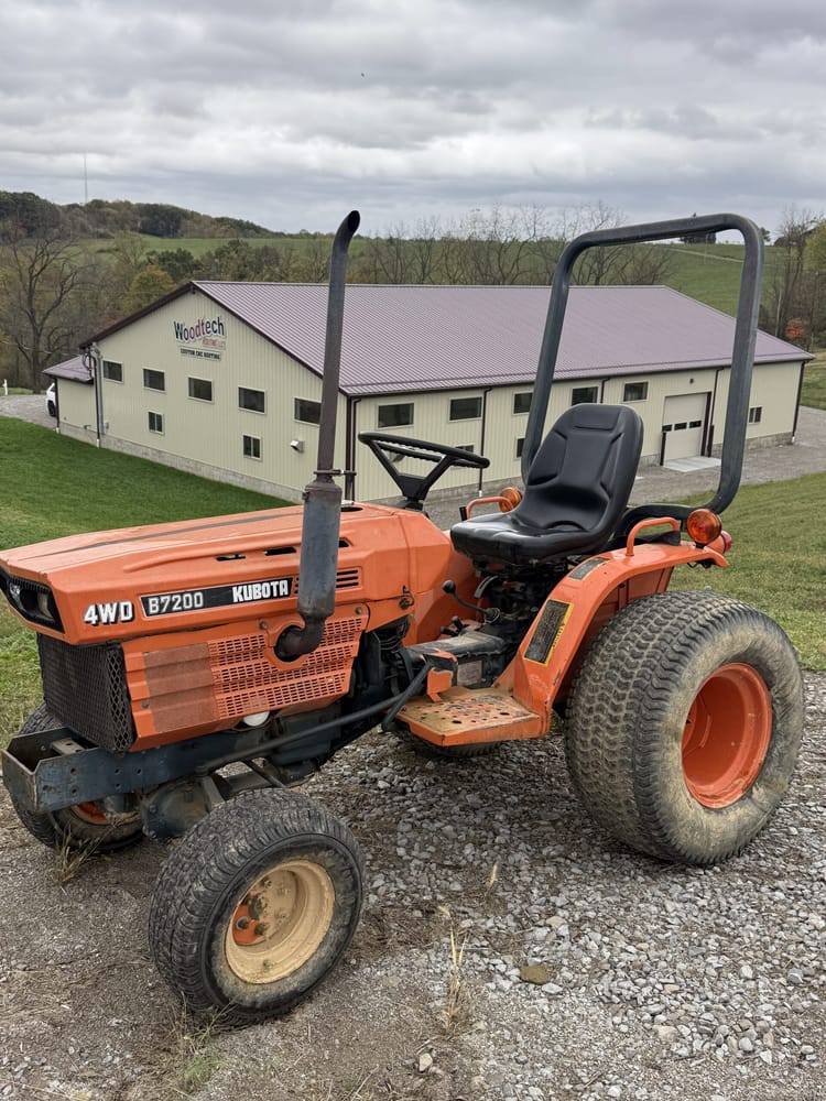 Kubota B7200 Tractor
